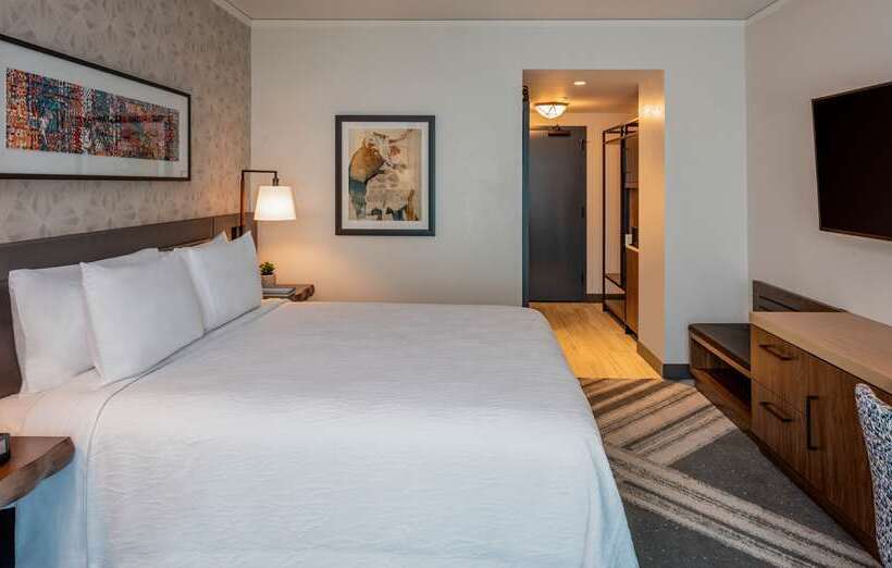 اتاق استاندارد با تخت بزرگ, Hilton Cleveland Downtown