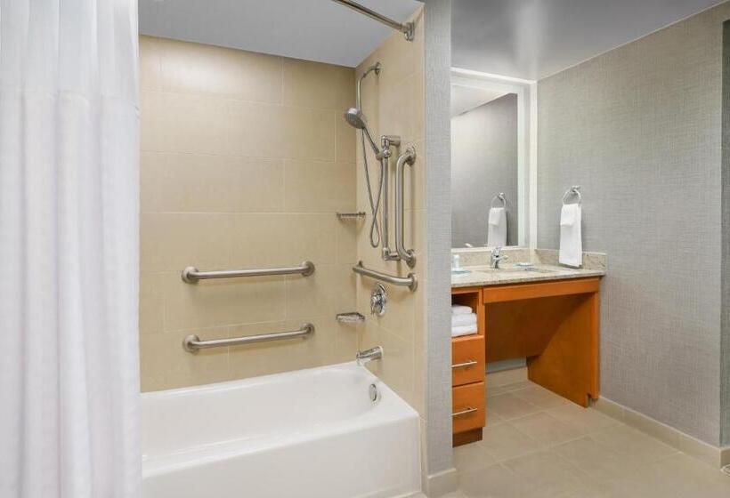 Suite Adapted for people with reduced mobility, Hyatt House Ft. Lauderdale Airport South