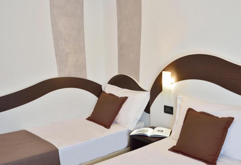 اتاق سوپریور سه تخته, Luxor Florence