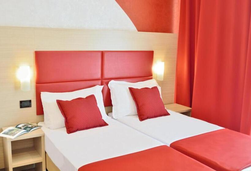 3 Bett Superior Zimmer, Luxor Florence