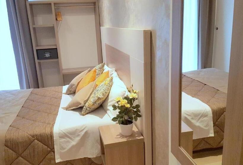 استودیو استاندارد با بالکن, Luxor Florence