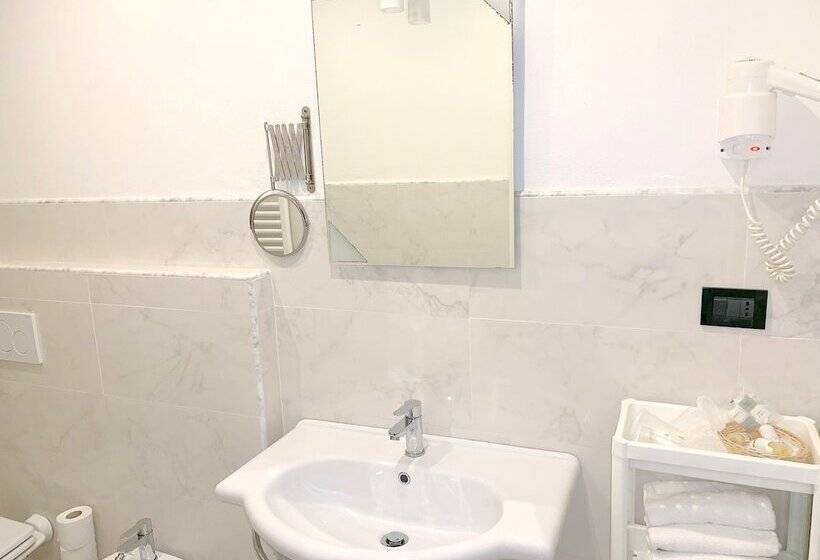 سوییت جونیور با بالکن, Luxor Florence