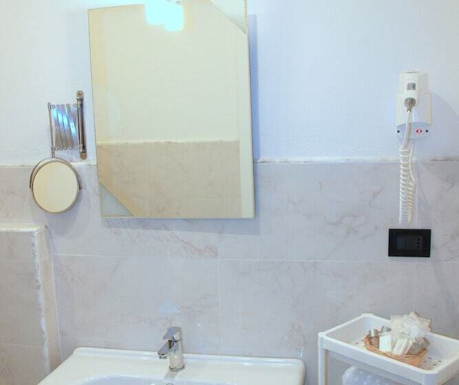سوییت جونیور با بالکن, Luxor Florence