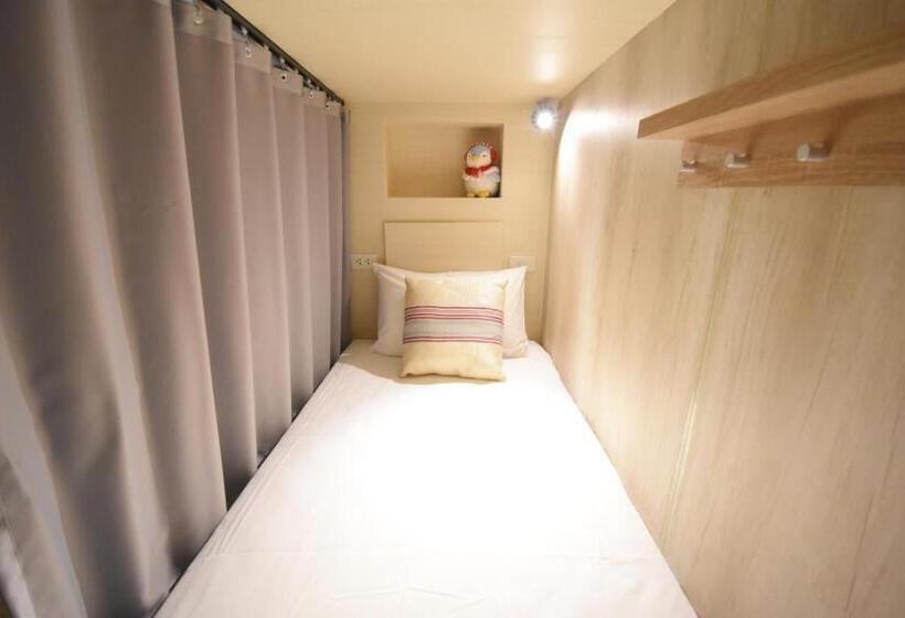 Bed in Shared Room with Shared Bathroom, Silom Forest Exclusive Residence
