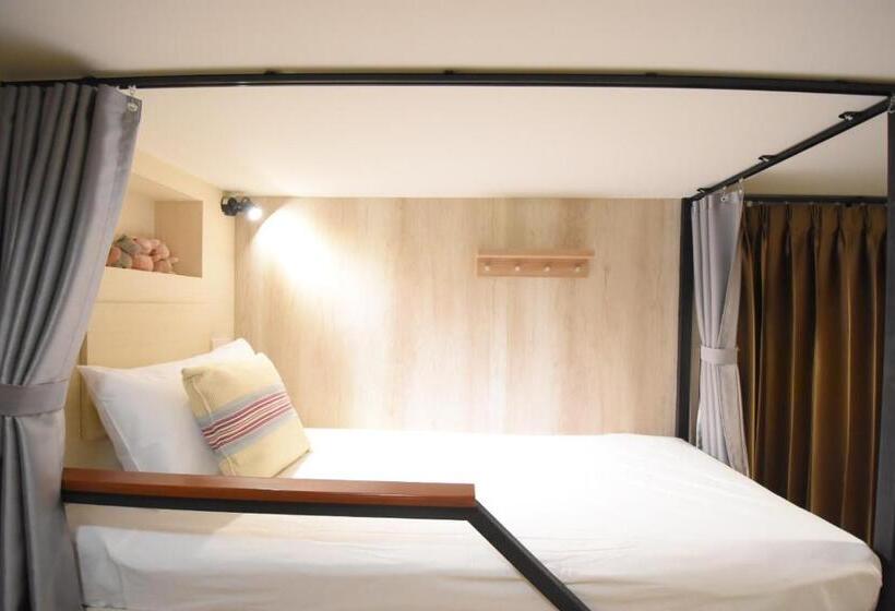 Bed in Shared Room with Shared Bathroom, Silom Forest Exclusive Residence