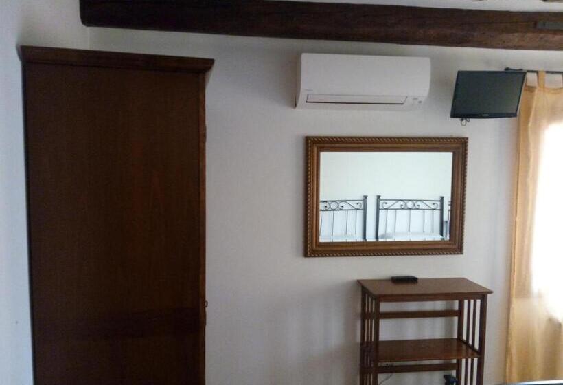 تختخواب در اتاق مشترک, Sweet Venice   Rooms & Apartments