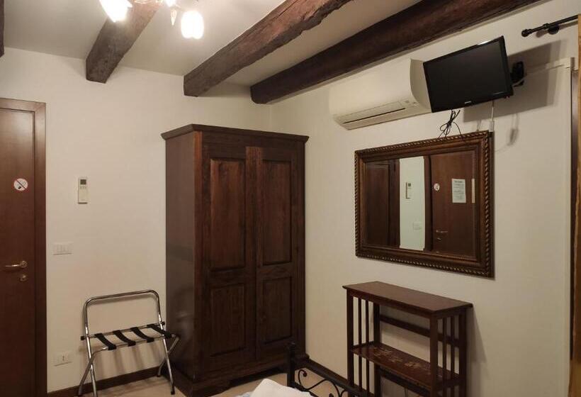 تختخواب در اتاق مشترک, Sweet Venice   Rooms & Apartments