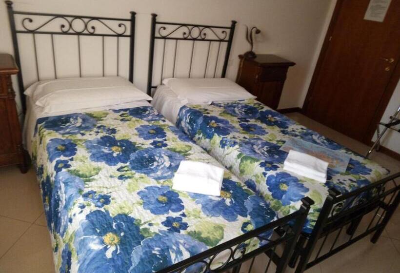 تختخواب در اتاق مشترک, Sweet Venice   Rooms & Apartments