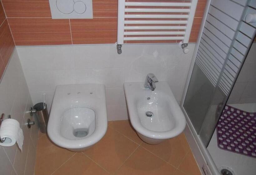 اتاق استاندارد سه تخته با سرویس بهداشتی مشترک, Sweet Venice   Rooms & Apartments