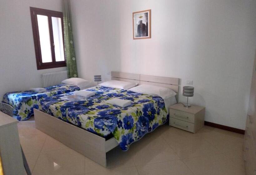 اتاق استاندارد سه تخته با سرویس بهداشتی مشترک, Sweet Venice   Rooms & Apartments