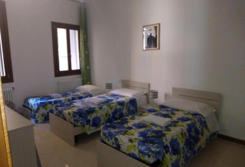 اتاق استاندارد سه تخته با سرویس بهداشتی مشترک, Sweet Venice   Rooms & Apartments