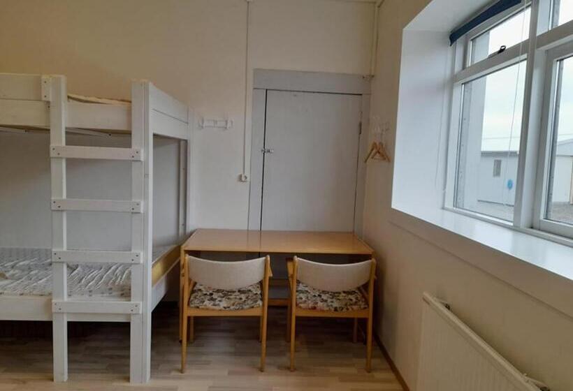 اتاق خانوادگی با سرویس بهداشتی مشترک, Bergistangi Hostel