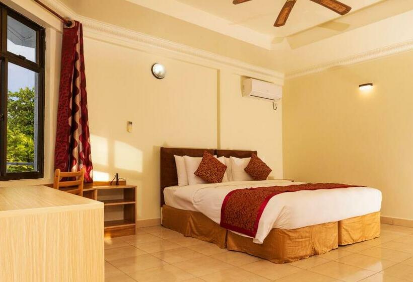 اتاق لوکس با بالکن, One On Inn Maldives