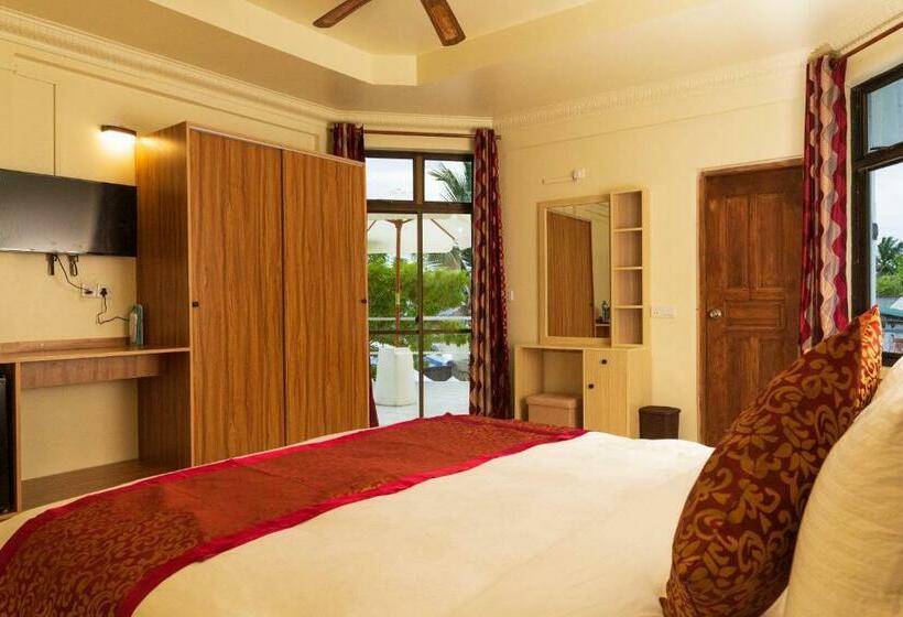 اتاق لوکس با بالکن, One On Inn Maldives