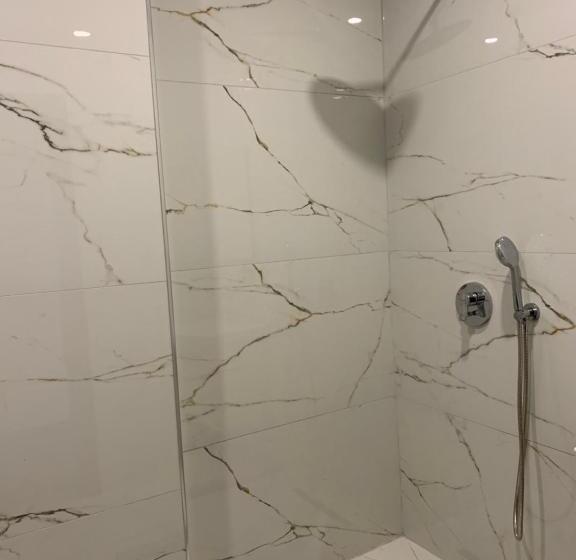 اتاق لوکس, Besa