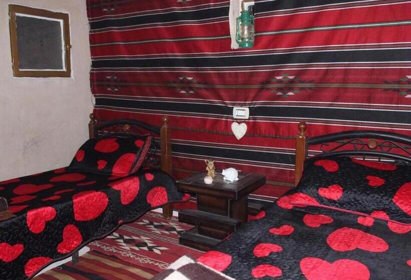 Standard room with outdoor bath, Wadi Ghwere Camp مخيم وادي الغوير
