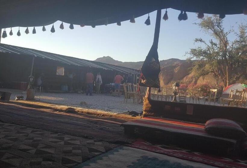 Standard room with outdoor bath, Wadi Ghwere Camp مخيم وادي الغوير