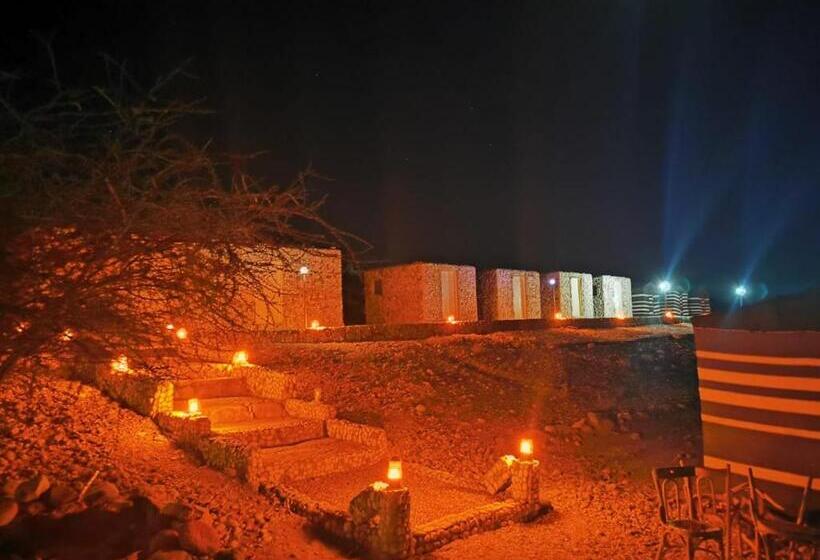 Standard room with outdoor bath, Wadi Ghwere Camp مخيم وادي الغوير