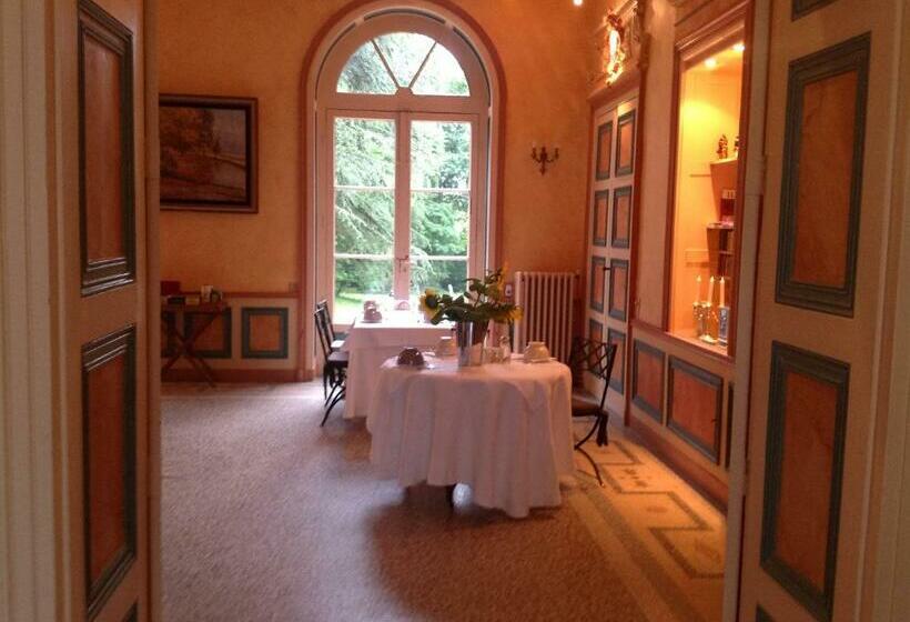 اتاق لوکس, Chateau Des Poccards