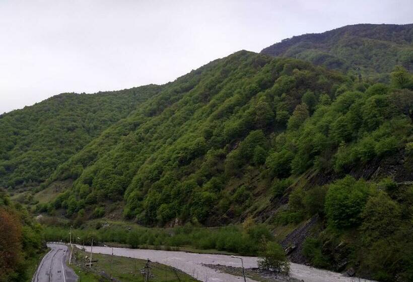 اتاق استاندارد با چشم‌انداز کوهستان, Chabarukhi