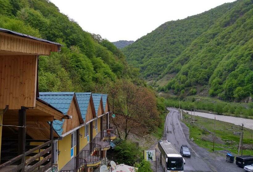 اتاق استاندارد با چشم‌انداز کوهستان, Chabarukhi