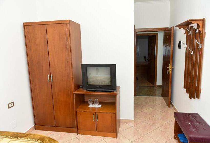 اتاق استاندارد, Tomorri