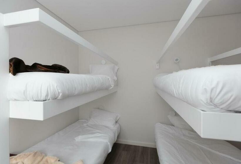 تختخواب در اتاق مشترک, The Spot Hostel Ofir