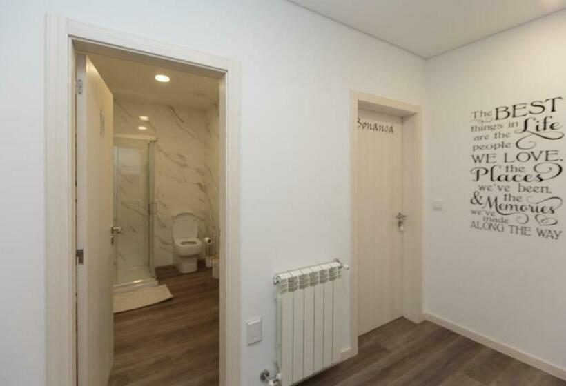 اتاق استاندارد با سرویس بهداشتی مشترک, The Spot Hostel Ofir