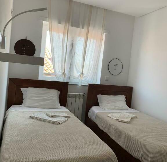اتاق استاندارد با سرویس بهداشتی مشترک, The Spot Hostel Ofir