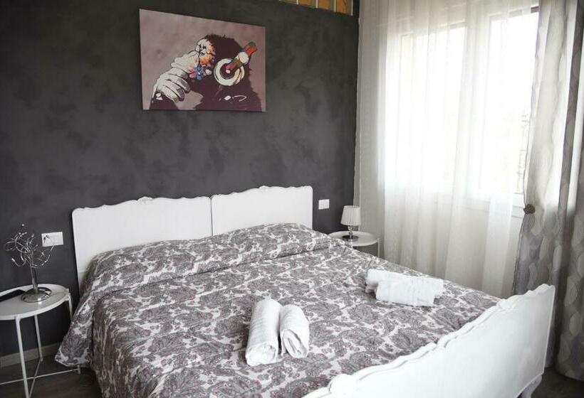 آپارتمان 3 خوابه, Pop Art House Near Venice