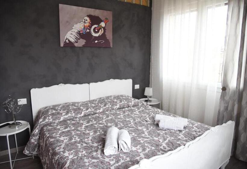 سوییت خانوادگی, Pop Art House Near Venice