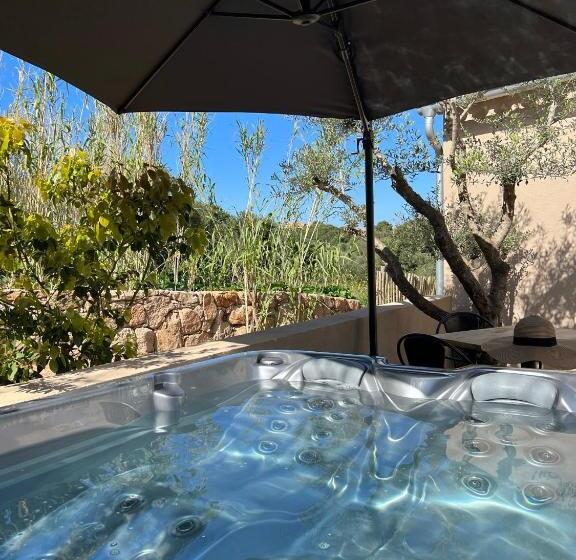 اتاق لوکس, Hôtel Confidentiel Le Grecale