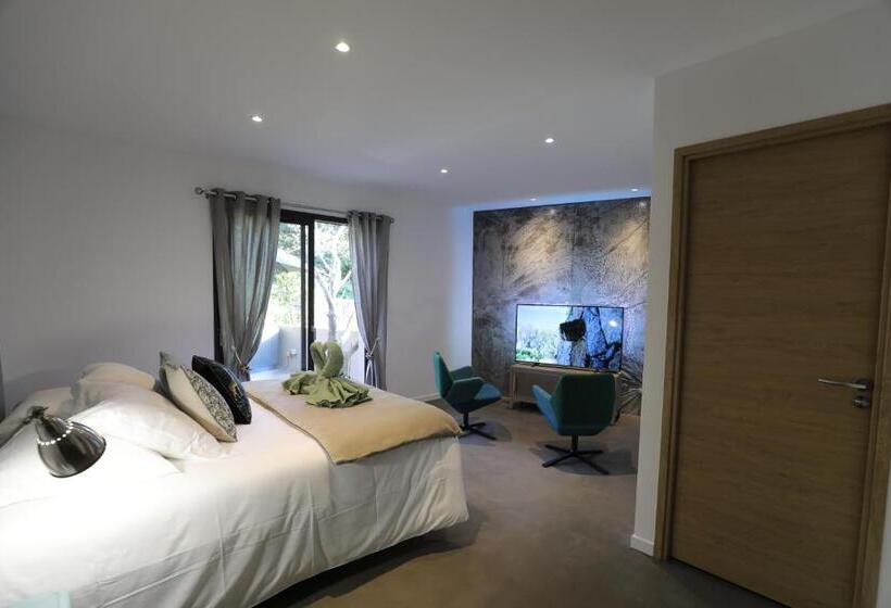 اتاق لوکس, Hôtel Confidentiel Le Grecale