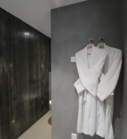 اتاق استاندارد با وان آب گرم, Hôtel Confidentiel Le Grecale
