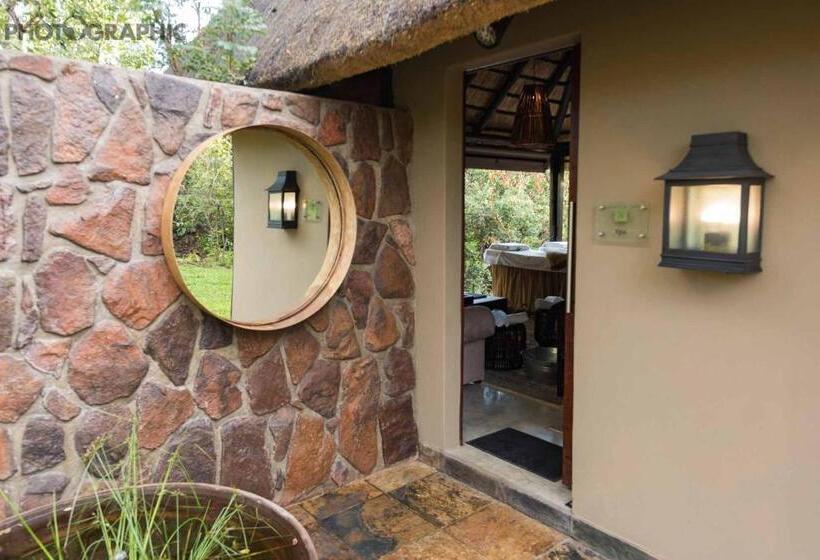 اتاق استاندارد با تخت بزرگ, Ndlovu Safari Lodge