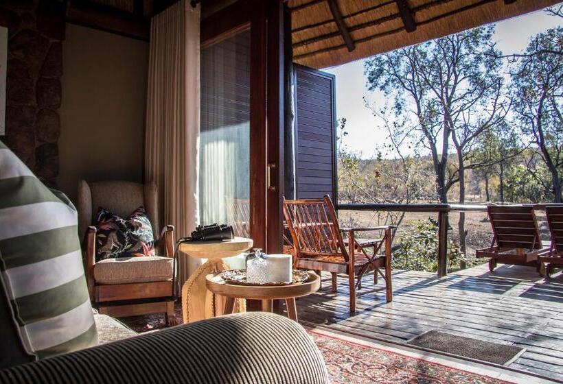 اتاق استاندارد با تخت بزرگ, Ndlovu Safari Lodge