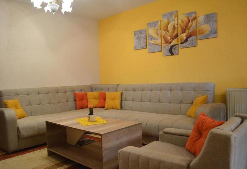 آپارتمان 2 خوابه, Etno Restoran Ranc
