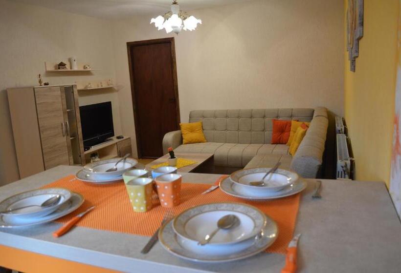 آپارتمان 2 خوابه, Etno Restoran Ranc