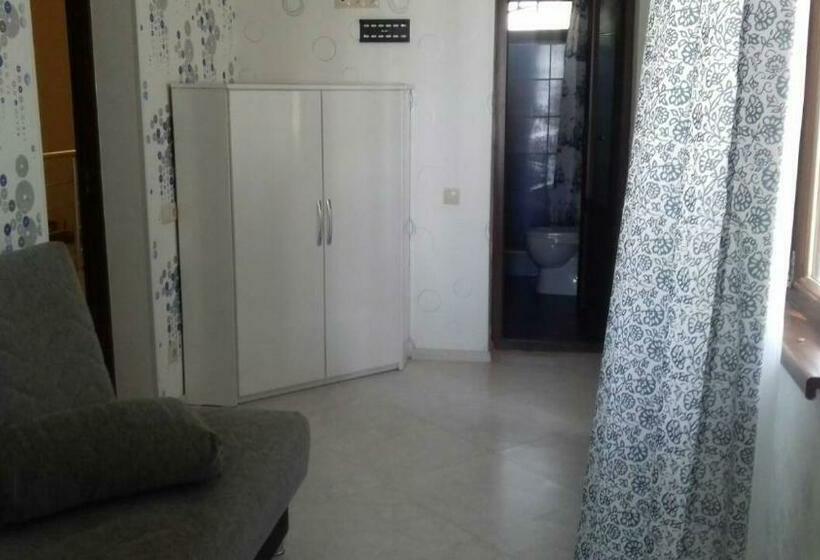 اتاق استاندارد چهار تخته با چشم‌انداز دریا, Guest House Guriani