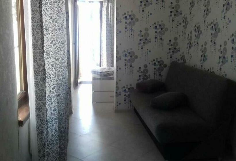 اتاق استاندارد چهار تخته با چشم‌انداز دریا, Guest House Guriani