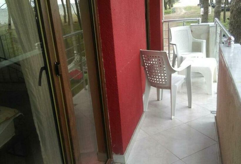 اتاق استاندارد با بالکن و چشم‌انداز دریا, Guest House Guriani
