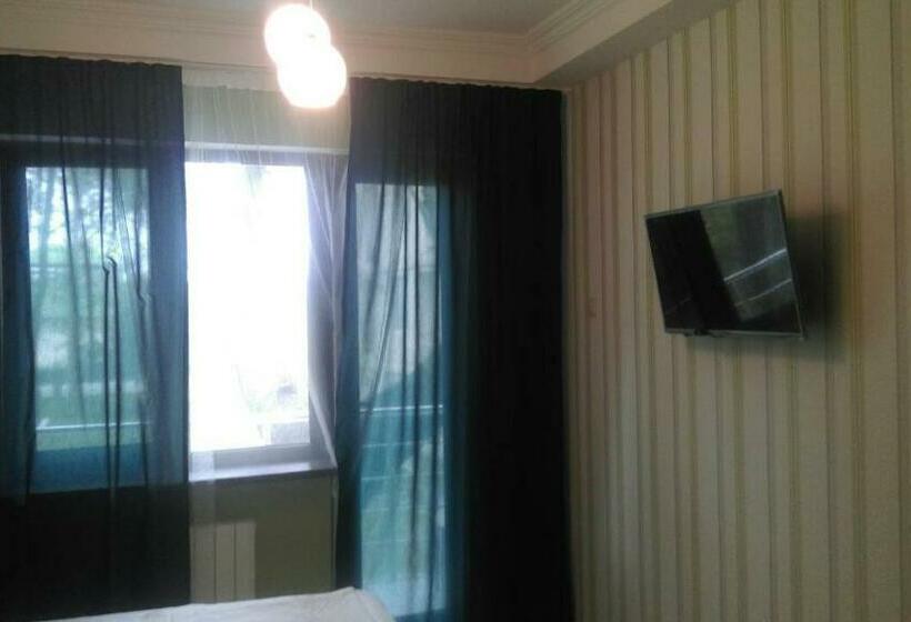 اتاق استاندارد با چشم‌انداز باغ, Guest House Guriani