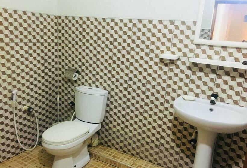 اتاق خانوادگی با چشم‌انداز باغ, New Land Guest House