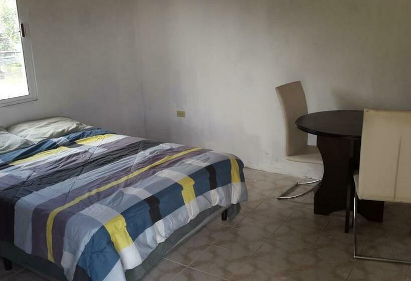 اتاق استاندارد با سرویس بهداشتی مشترک, Casa Ricky S
