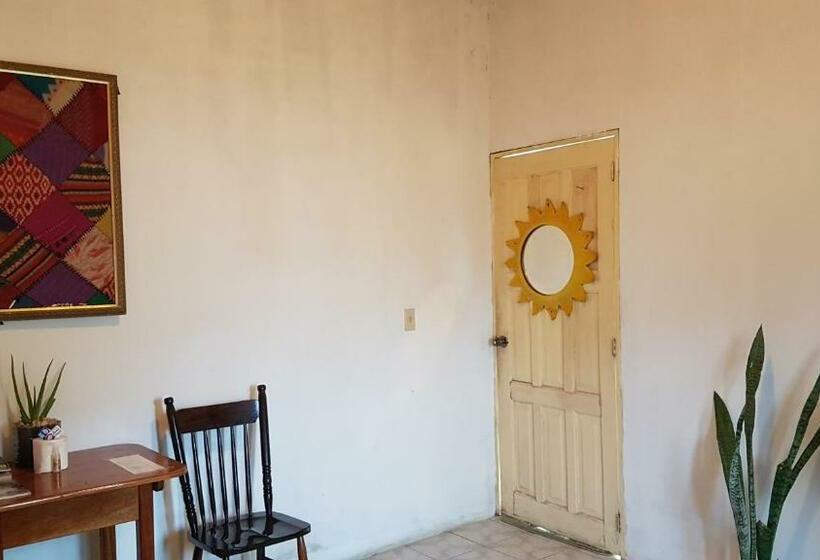 اتاق استاندارد با سرویس بهداشتی مشترک, Casa Ricky S