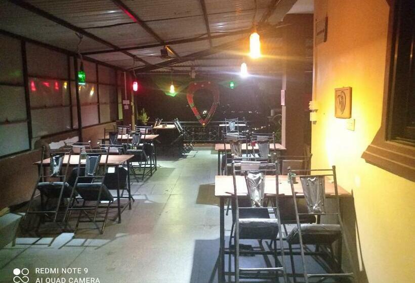 اتاق استاندارد با چشم‌انداز کوهستان, Begnas Coffee House &