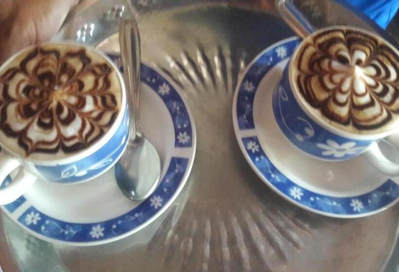 اتاق لوکس, Begnas Coffee House &