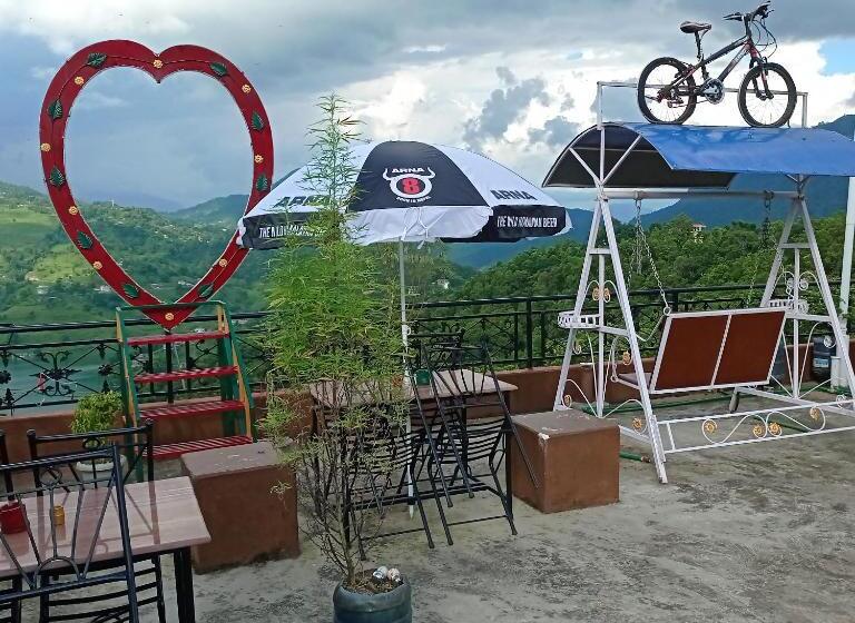 اتاق لوکس, Begnas Coffee House &
