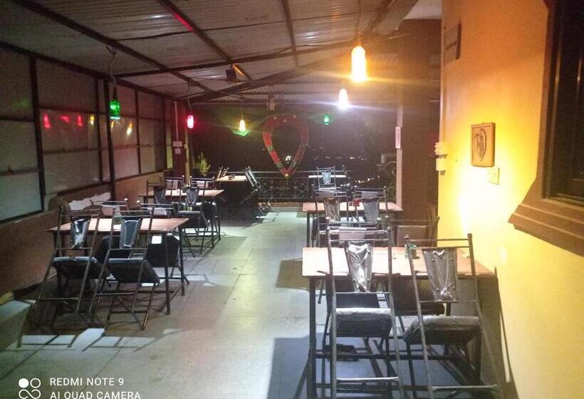 اتاق لوکس, Begnas Coffee House &