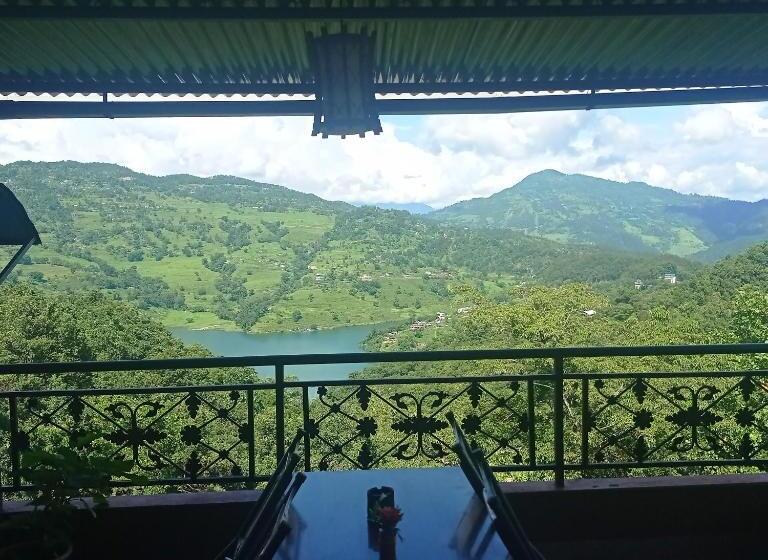 اتاق خانوادگی, Begnas Coffee House &